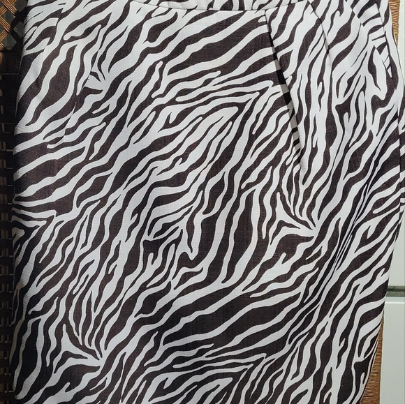 Skirt - Picture 2 of 3